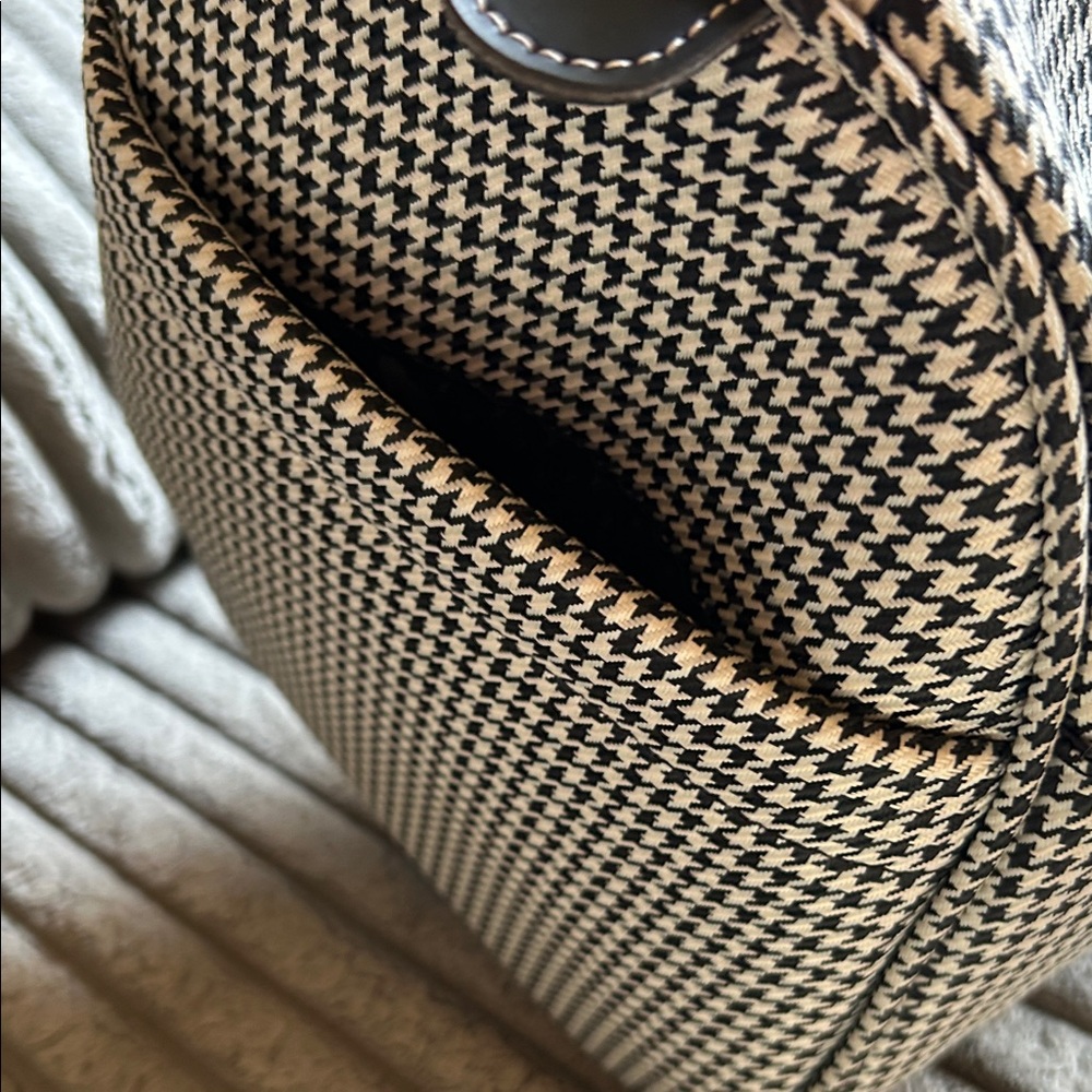 London Fog Classic Satchel Cambridge 16" Black & White Houndstooth Unisex Bag - Picture 8 of 16